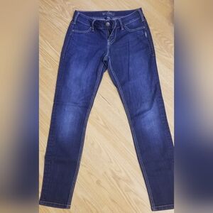 Ladies Silver Jeans Dark Wash Size 27